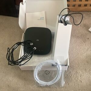 ZTE Smart hub, new in box with cords